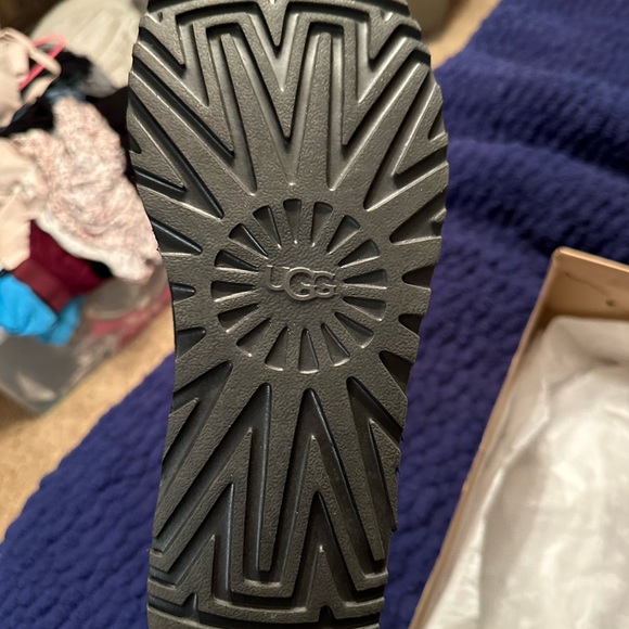 Ugg Bailey Bow tall boots with cleaning kit - Picture 5 of 6